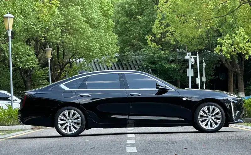 2023 Cadillac CT6 28T Luxury — миниатюра 4