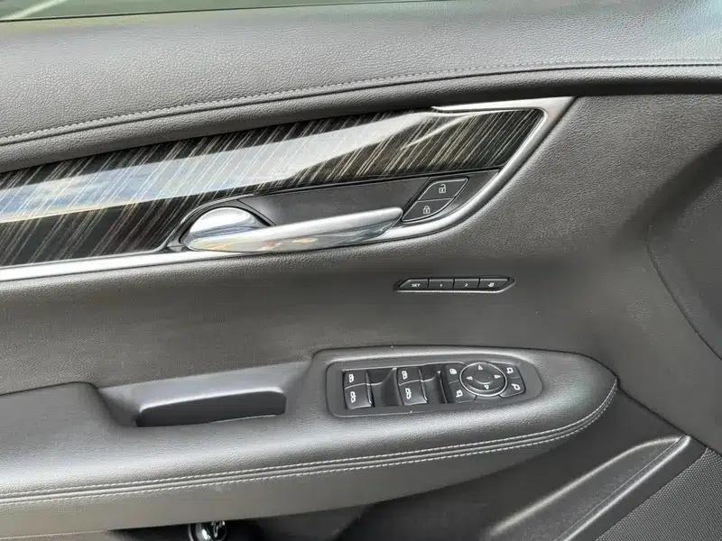 Cadillac XT6 2021 28T Six-Seat AWD Luxury — миниатюра 25