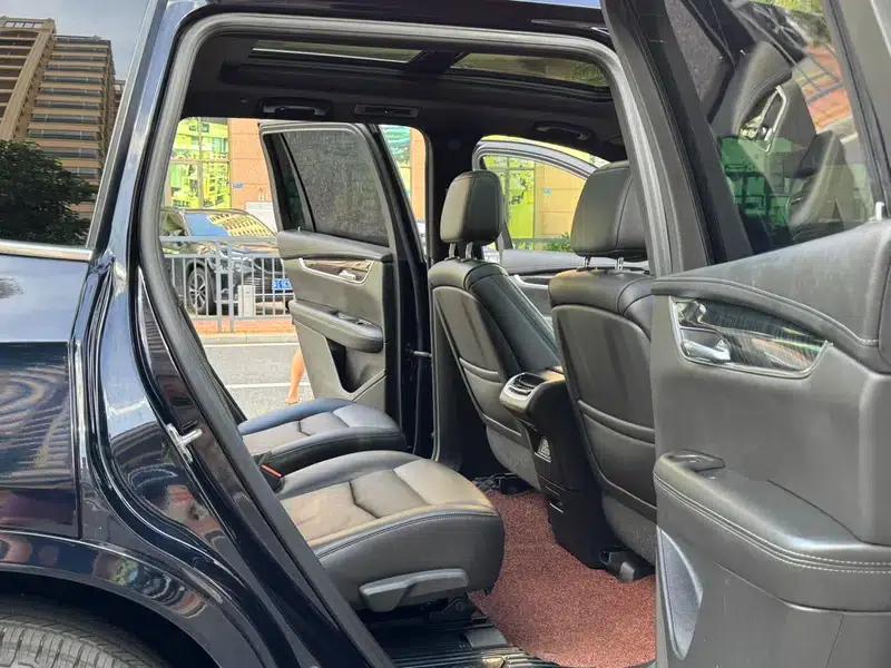 Cadillac XT6 2021 28T Six-Seat AWD Luxury — миниатюра 28