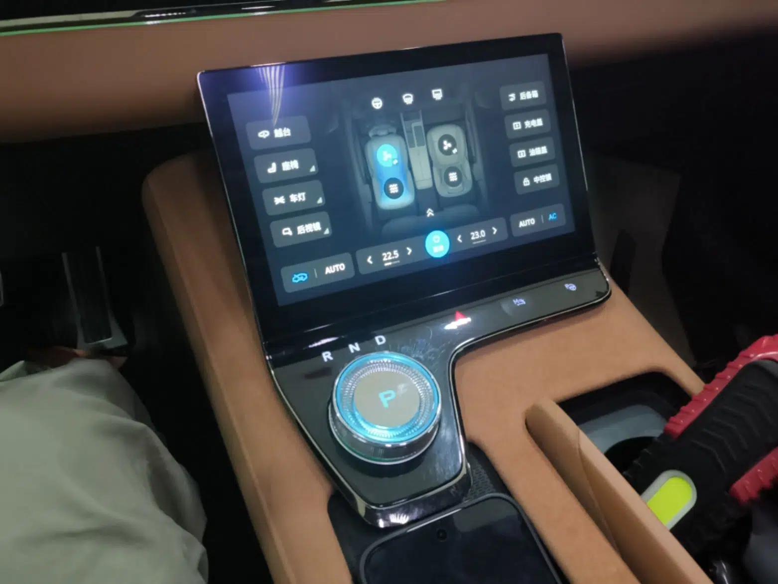 VOYAH PASSION 2024 PHEV Four-Wheel Drive Ultra-Long Range Flagship Model — миниатюра 16