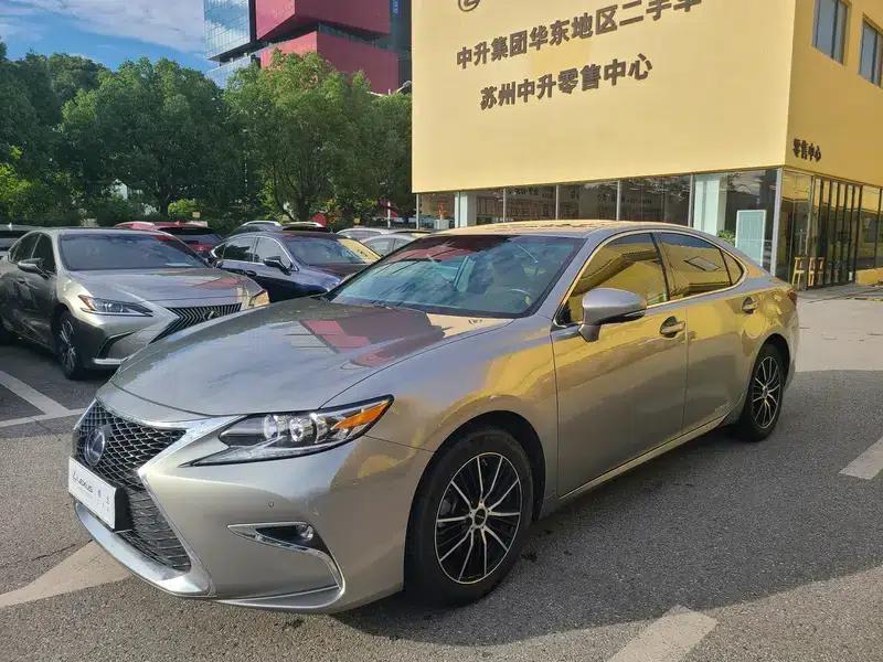 Lexus ES 2015 300h Comfort Edition — миниатюра 1