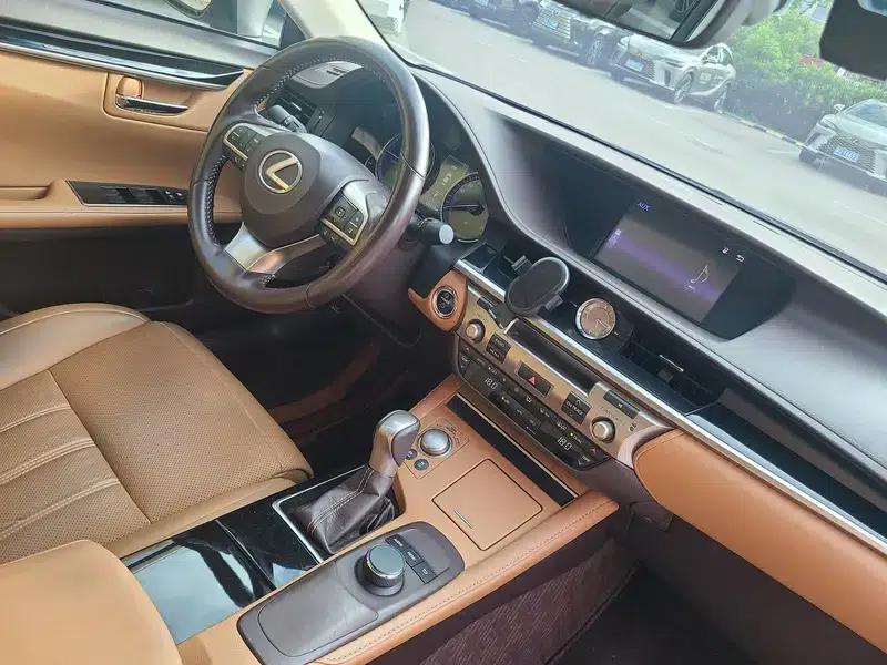 Lexus ES 2015 300h Comfort Edition — миниатюра 13