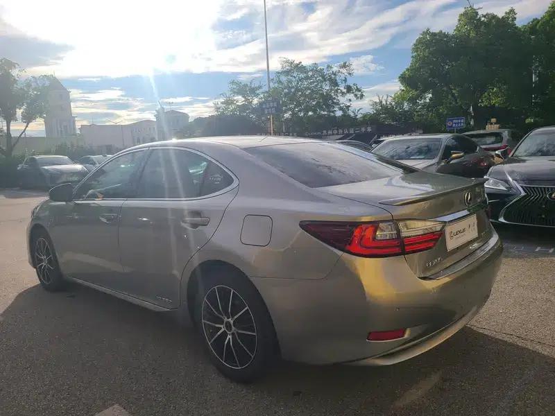 Lexus ES 2015 300h Comfort Edition — миниатюра 4