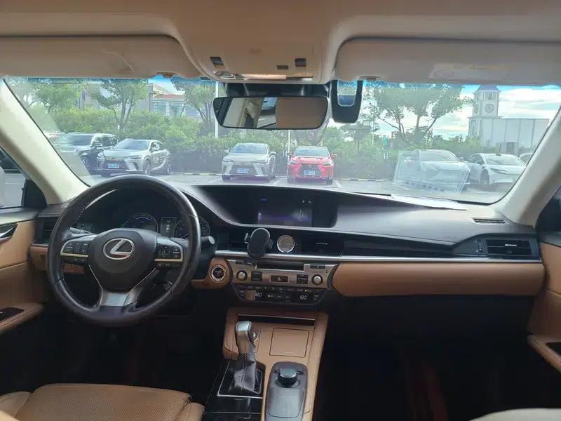 Lexus ES 2015 300h Comfort Edition — миниатюра 8