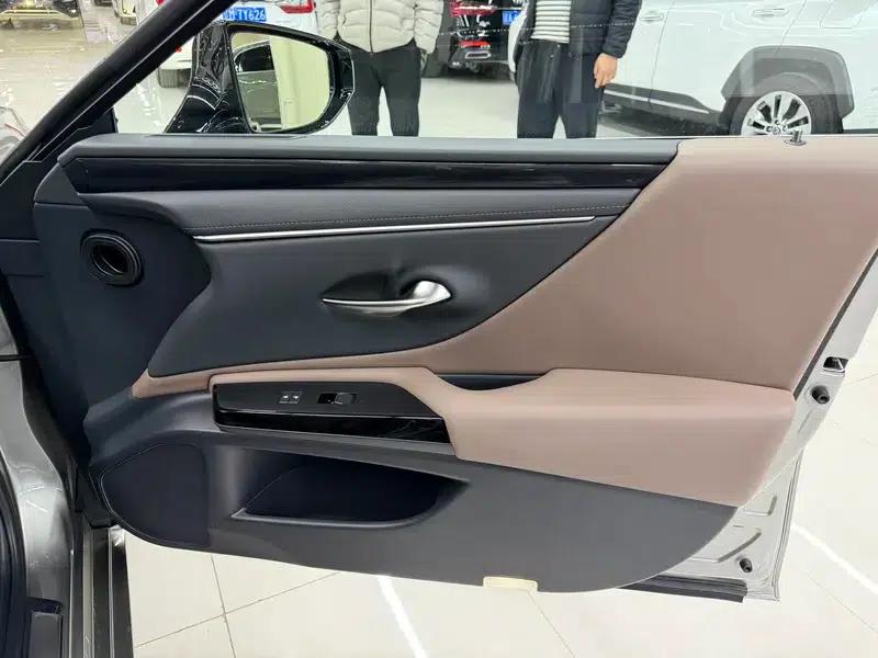 Lexus ES 2022 200 Premium Edition — миниатюра 9