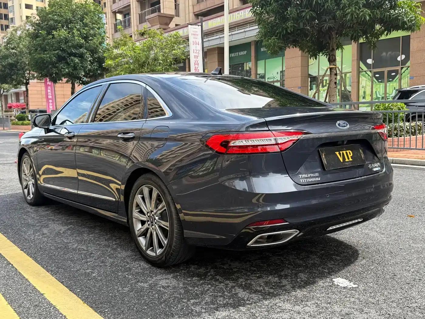 2019 Taurus EcoBoost 245 Premium Edition — миниатюра 4