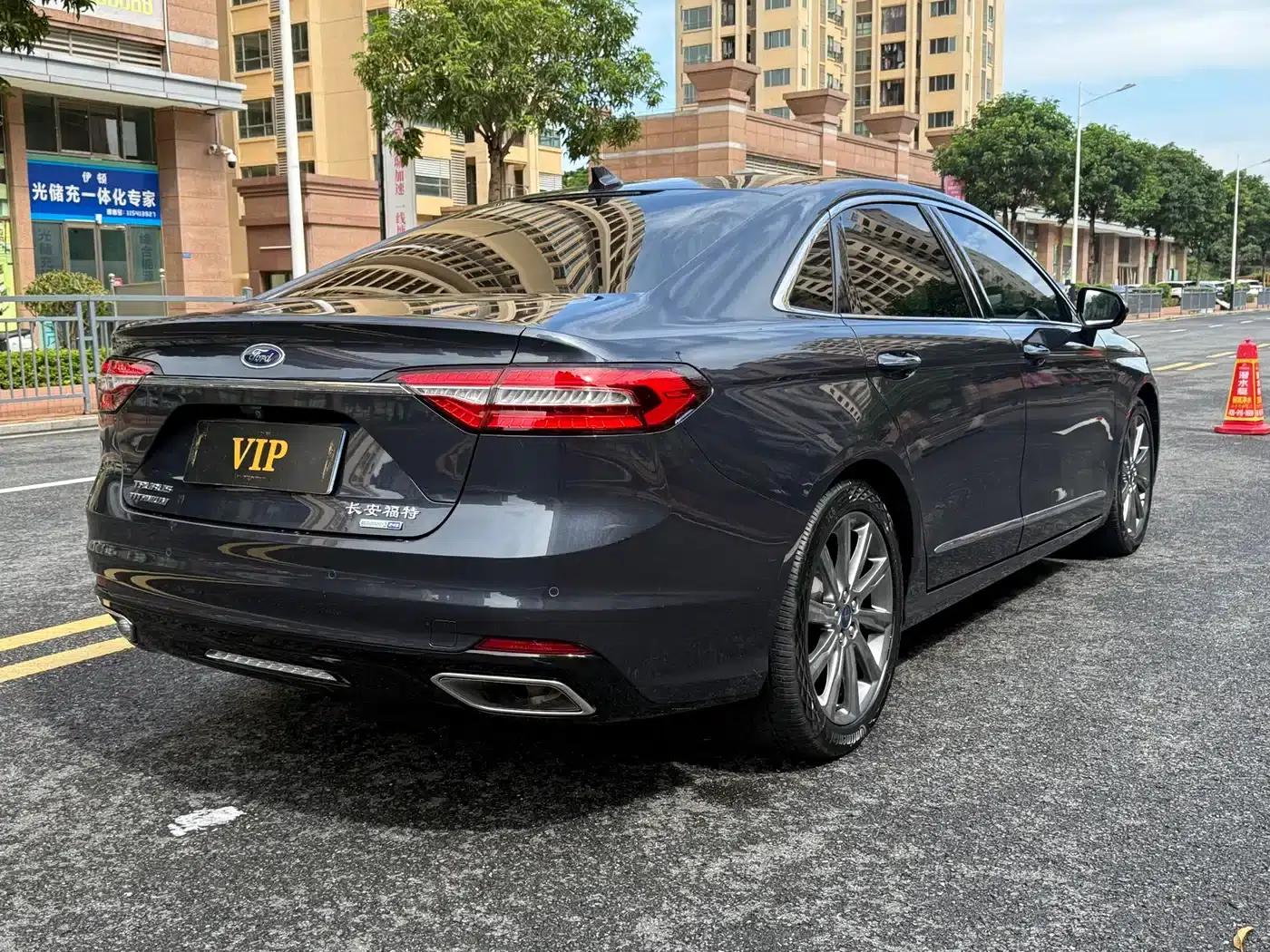 2019 Taurus EcoBoost 245 Premium Edition — миниатюра 6