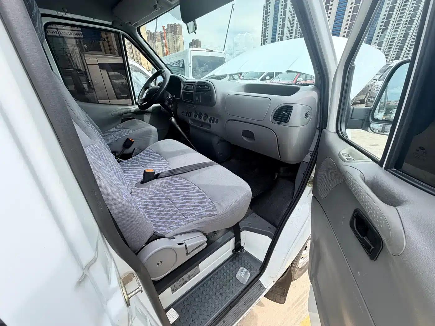Classic Ford Transit 2013 2.8T Diesel Standard Short Wheelbase Mid-Roof JX493ZLQ3A — миниатюра 12