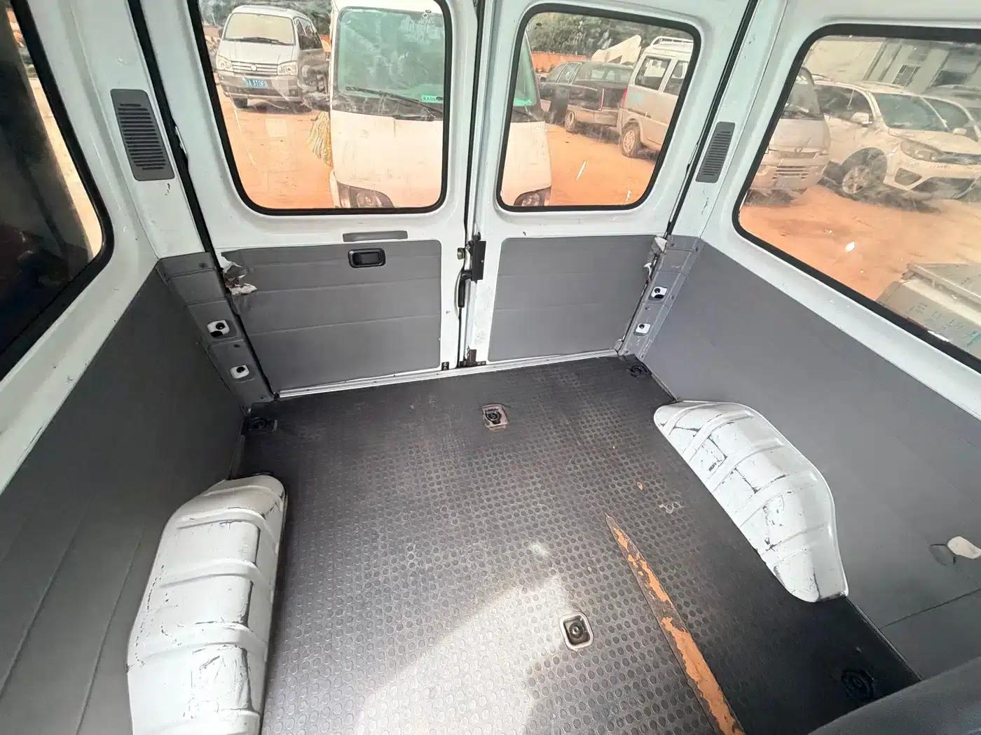 Classic Ford Transit 2013 2.8T Diesel Standard Short Wheelbase Mid-Roof JX493ZLQ3A — миниатюра 15