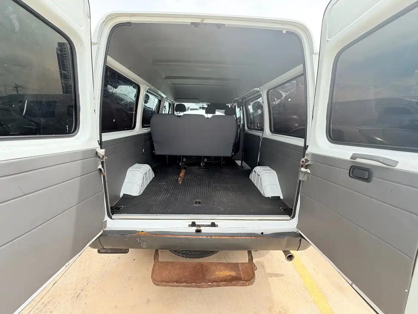 Classic Ford Transit 2013 2.8T Diesel Standard Short Wheelbase Mid-Roof JX493ZLQ3A — миниатюра 16