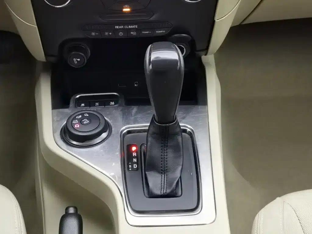 2016 Ford Everest 2.0T Gasoline Automatic 4WD Elite Edition — миниатюра 13