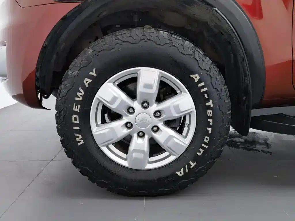 2016 Ford Everest 2.0T Gasoline Automatic 4WD Elite Edition — миниатюра 17