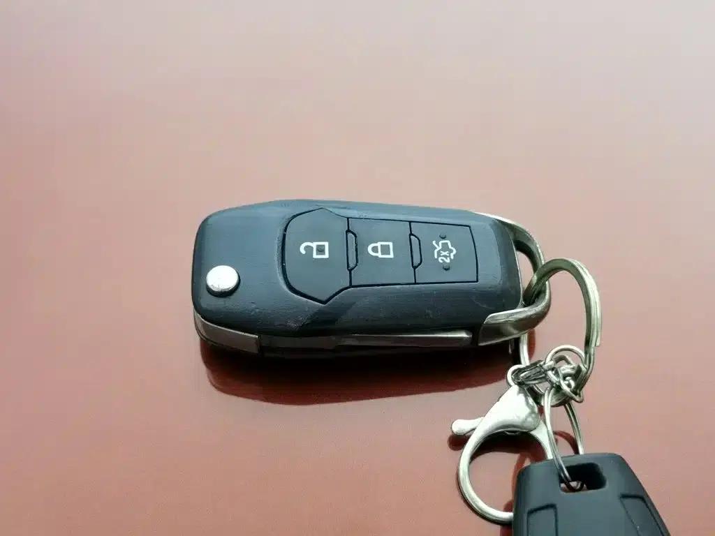 2016 Ford Everest 2.0T Gasoline Automatic 4WD Elite Edition — миниатюра 19