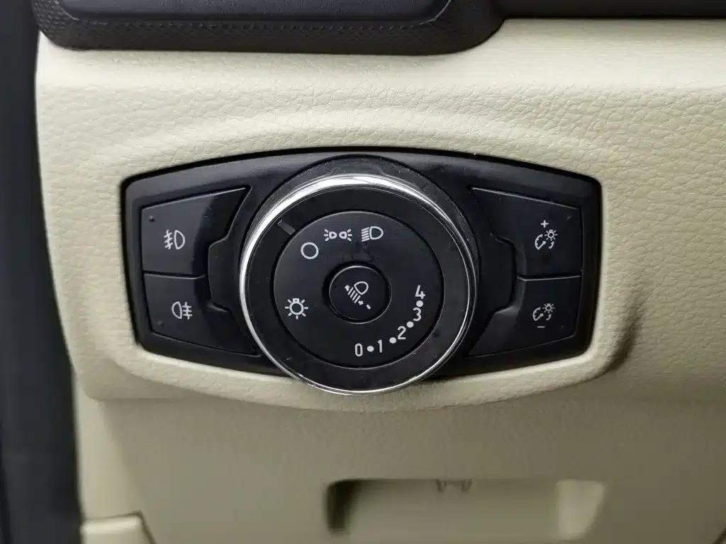 2016 Ford Everest 2.0T Gasoline Automatic 4WD Elite Edition — миниатюра 21