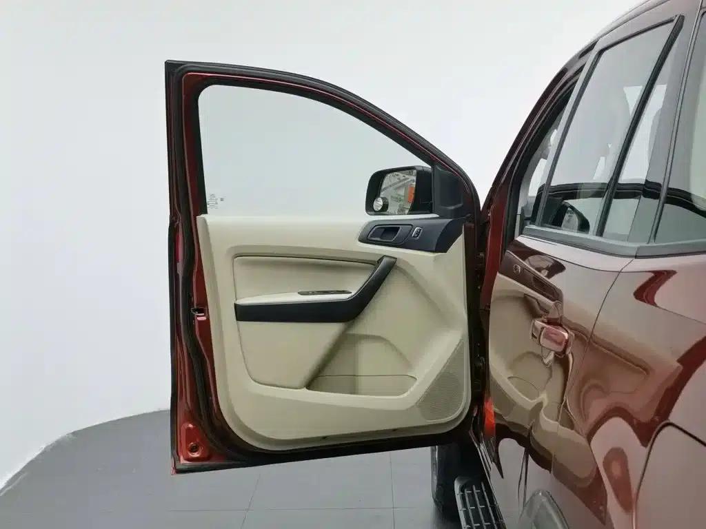 2016 Ford Everest 2.0T Gasoline Automatic 4WD Elite Edition — миниатюра 8