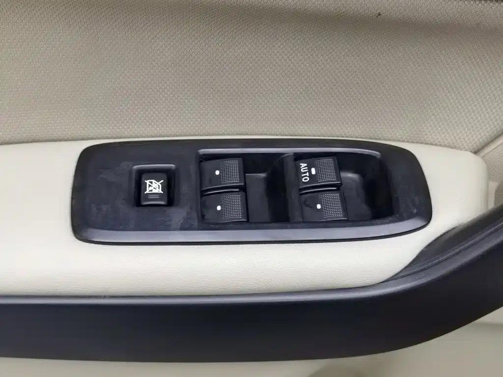 2016 Ford Everest 2.0T Gasoline Automatic 4WD Elite Edition — миниатюра 9