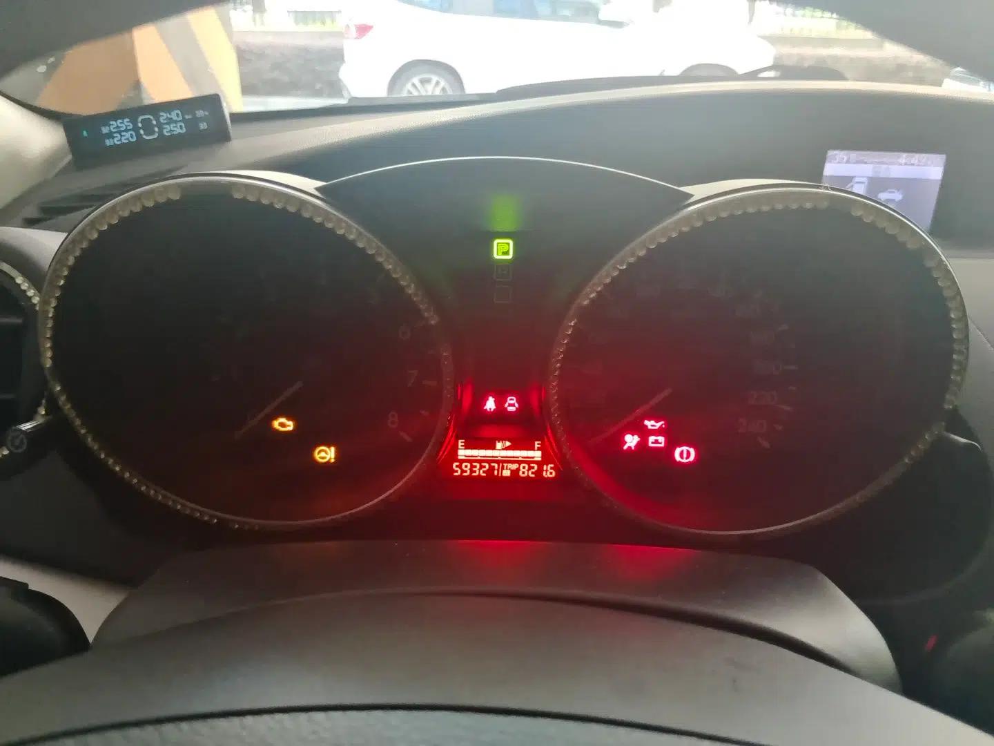 Mazda 3 2015 Hatchback 1.6L Automatic Elite Model — миниатюра 11