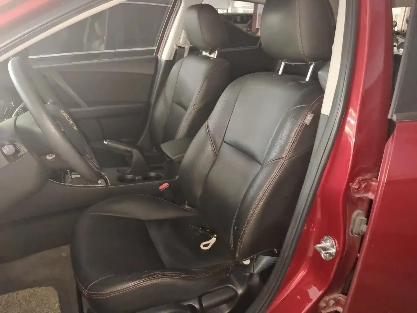 Mazda 3 2015 Hatchback 1.6L Automatic Elite Model — миниатюра 15