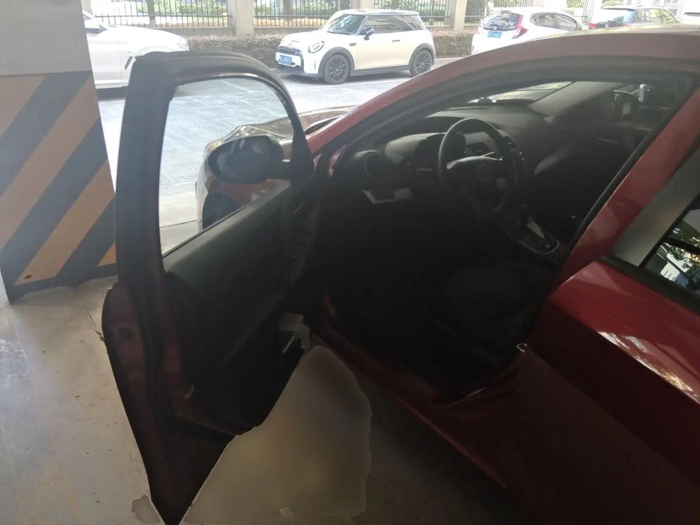 Mazda 3 2015 Hatchback 1.6L Automatic Elite Model — миниатюра 16