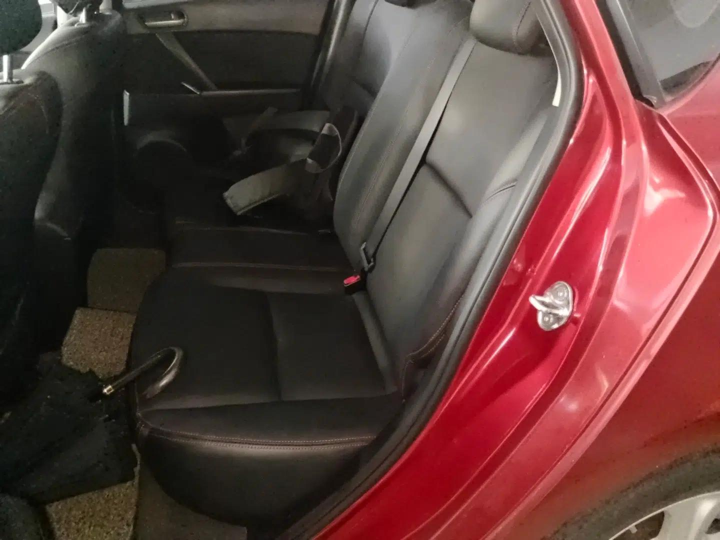 Mazda 3 2015 Hatchback 1.6L Automatic Elite Model — миниатюра 17