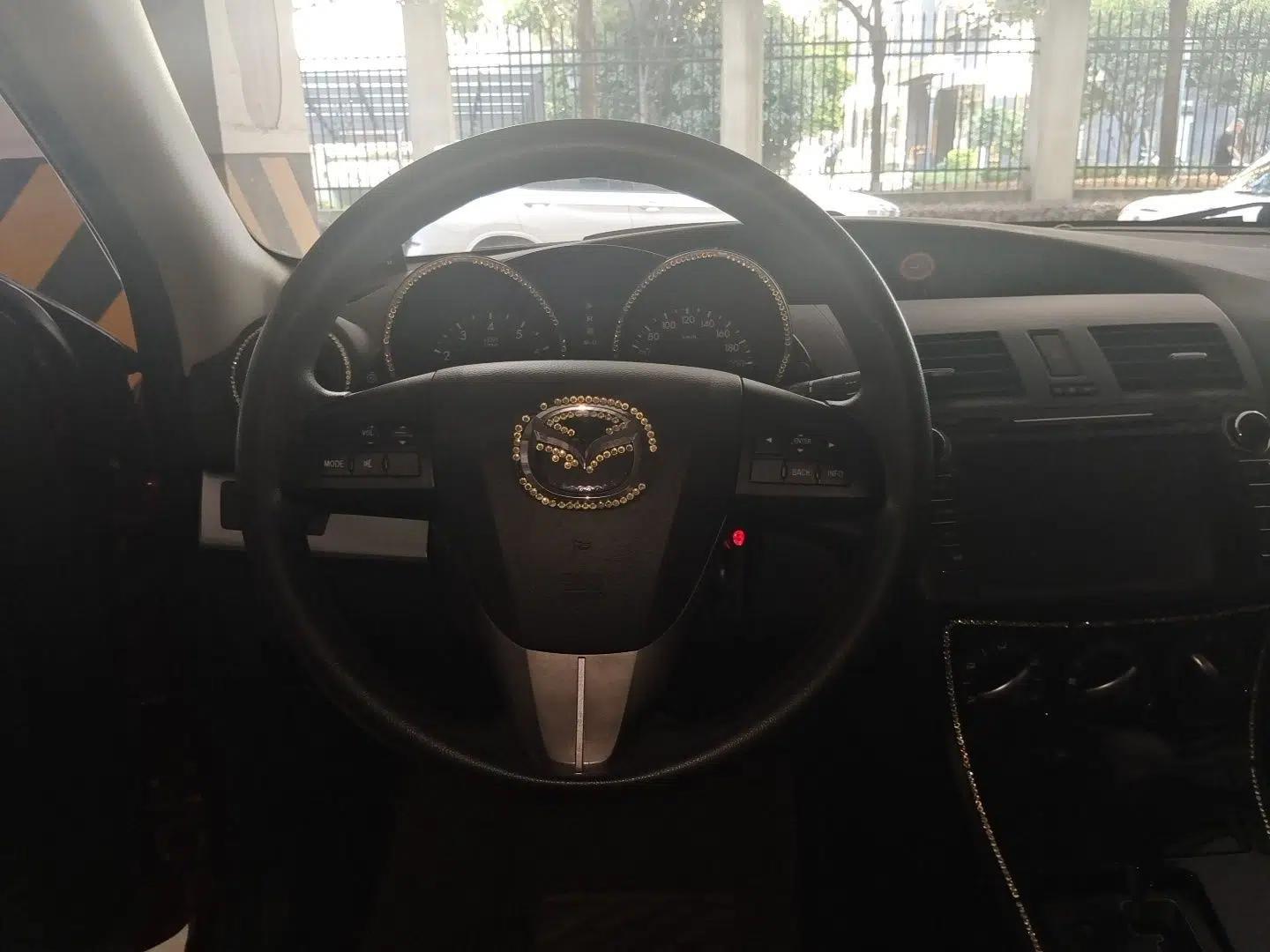 Mazda 3 2015 Hatchback 1.6L Automatic Elite Model — миниатюра 10