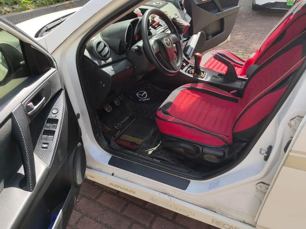 Mazda 3 2012 Hatchback 1.6L Manual Comfort Model — миниатюра 16