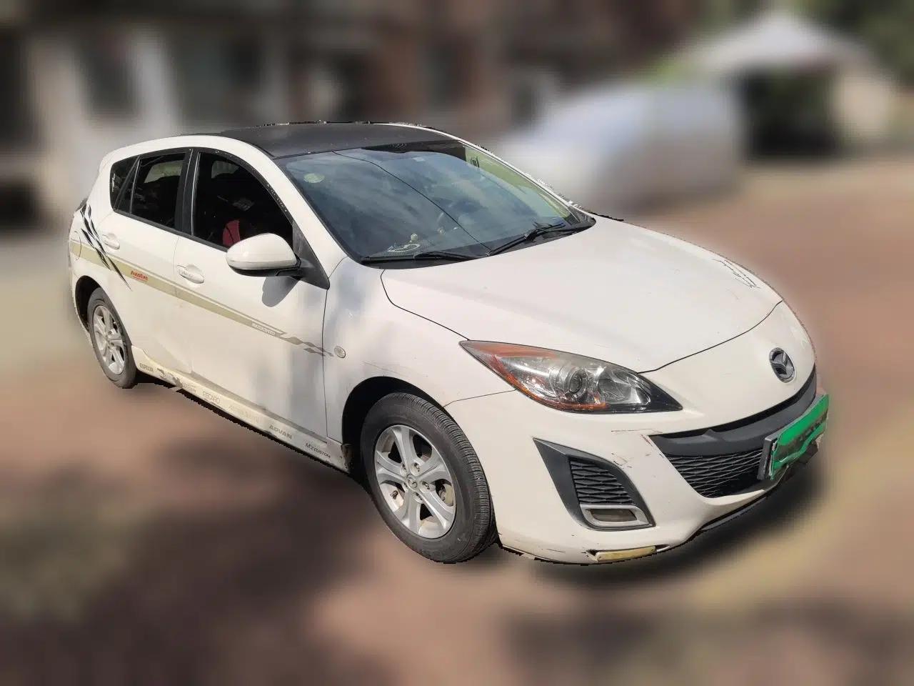 Mazda 3 2012 Hatchback 1.6L Manual Comfort Model — миниатюра 3