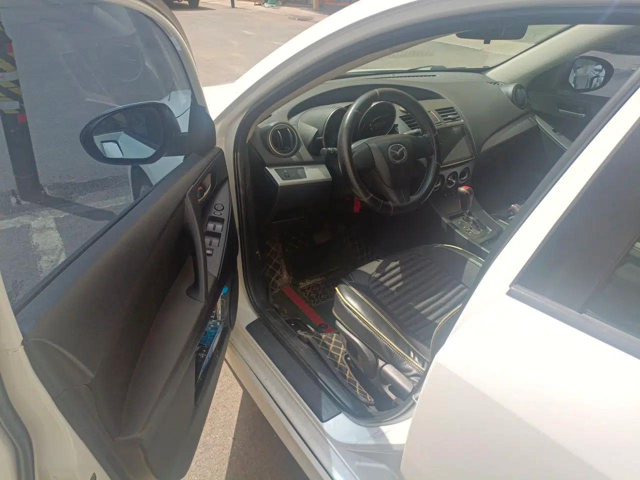 Mazda 3 2012 Hatchback 1.6L Automatic Elite Model — миниатюра 16