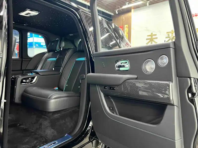 2025 Cullinan Series II Black Badge Disruptor — миниатюра 11