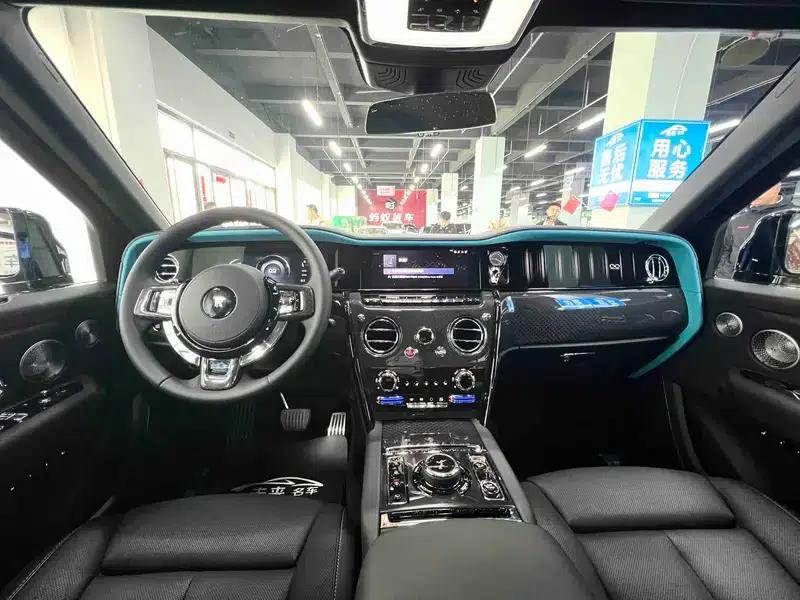 2025 Cullinan Series II Black Badge Disruptor — миниатюра 19