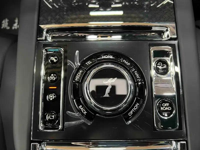 2025 Cullinan Series II Black Badge Disruptor — миниатюра 10