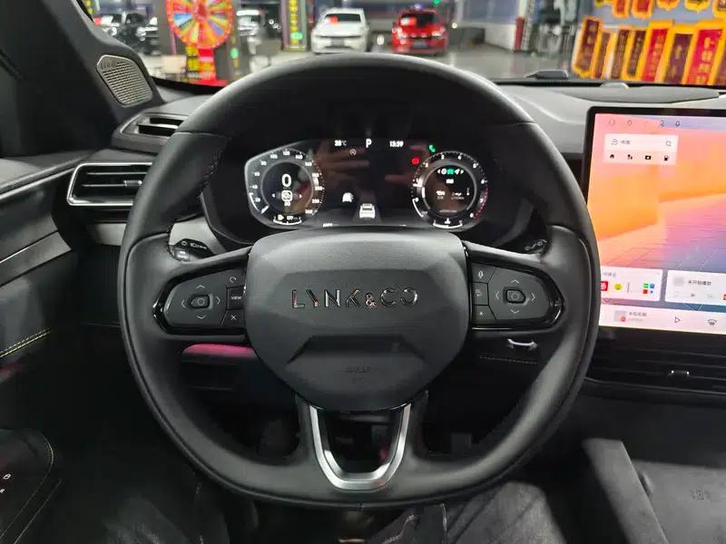 Lynk & Co 01 2025 2.0TD Two-Wheel Drive Refreshed Pro Edition — миниатюра 14