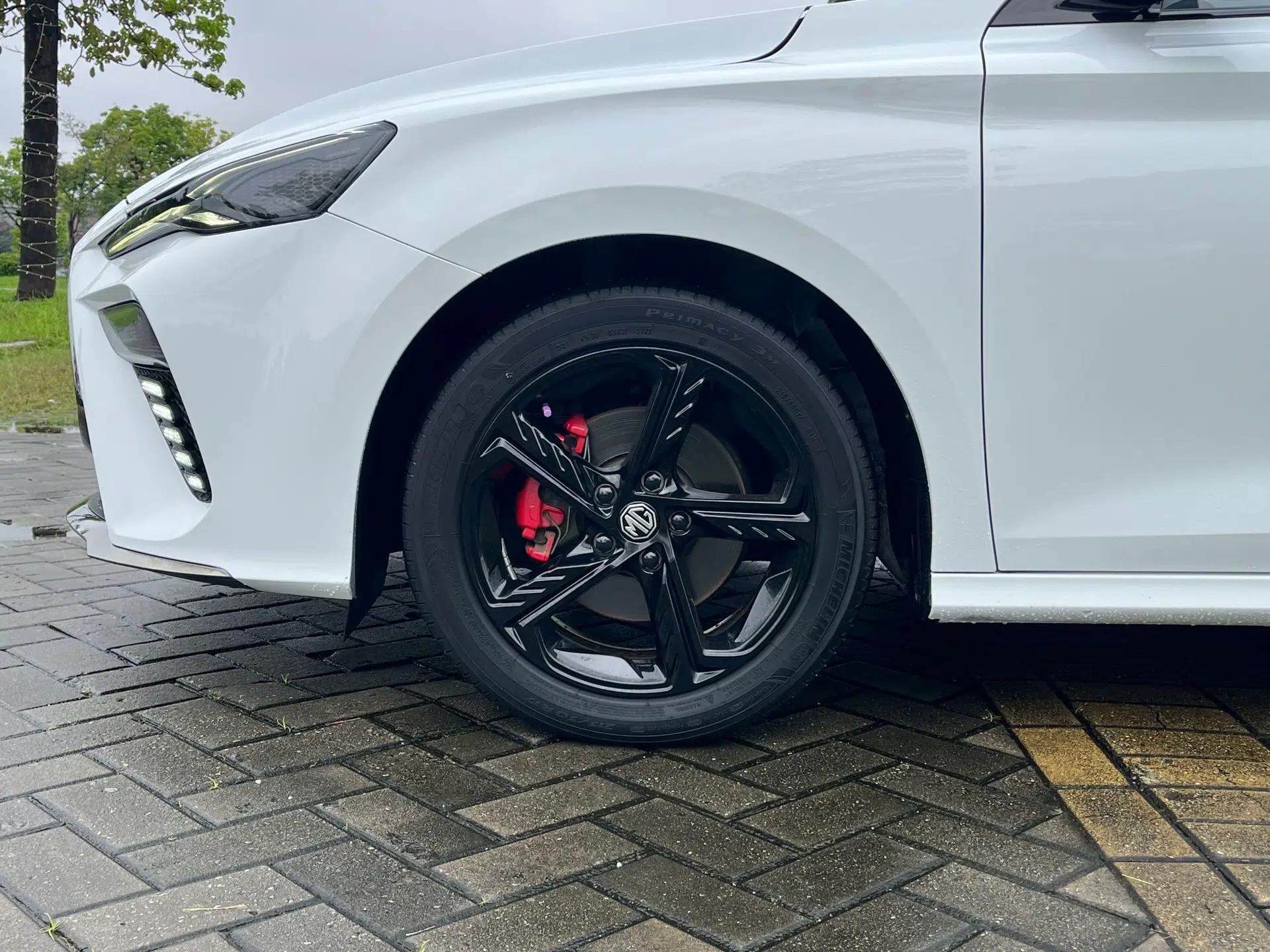 MG 5 Scorpio 2022 1.5T Trophy Sport Luxurious Edition — миниатюра 20