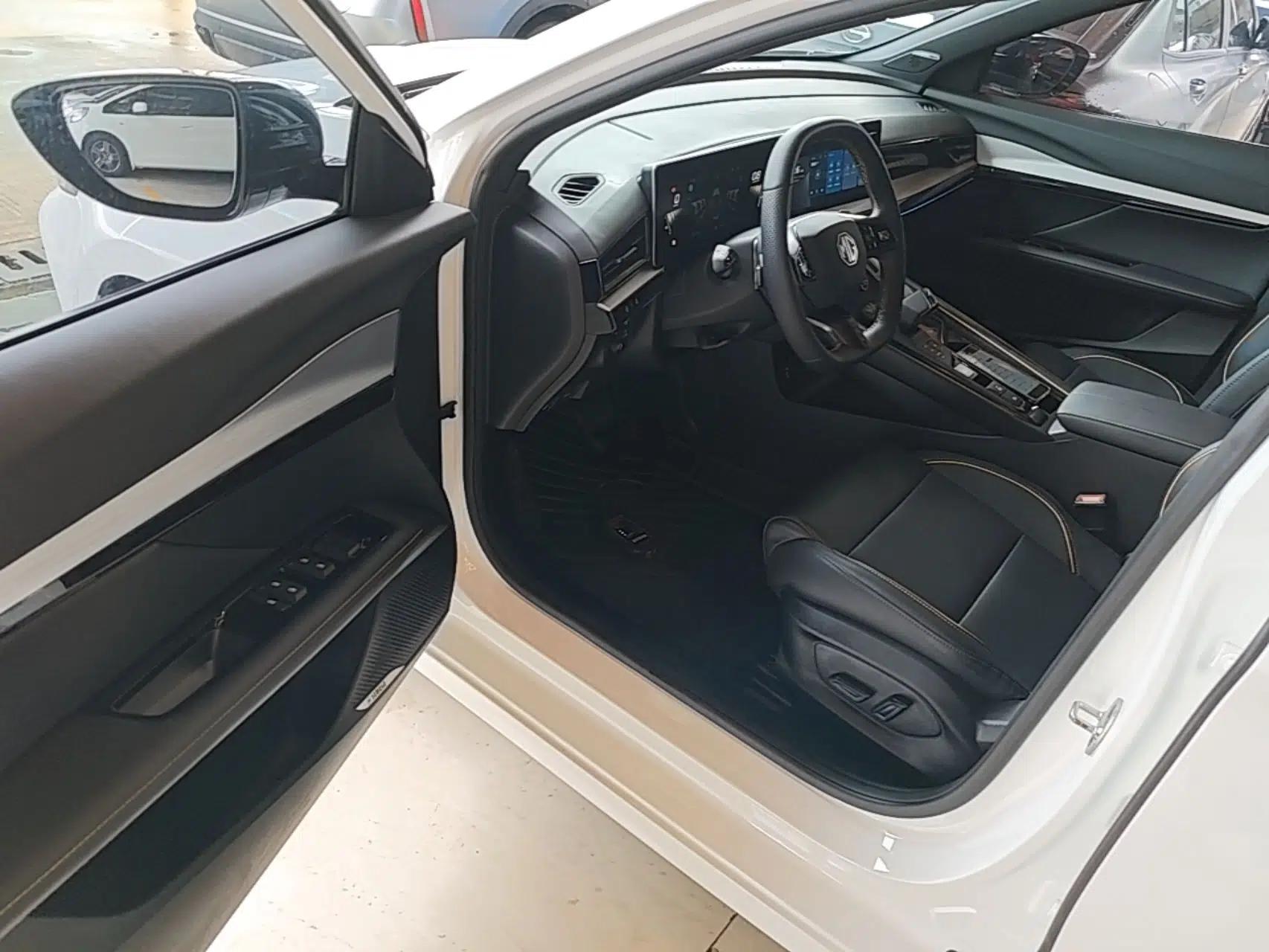 MG 5 Scorpio 2022 1.5T Trophy Sport Luxurious Edition — миниатюра 27