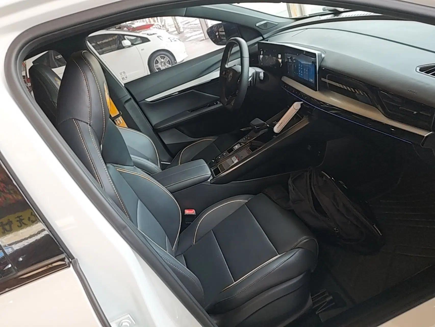MG 5 Scorpio 2022 1.5T Trophy Sport Luxurious Edition — миниатюра 28
