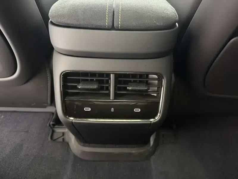 Lynk & Co 10 EM-P 2025 240 AWD Ultra Sport Edition — миниатюра 10