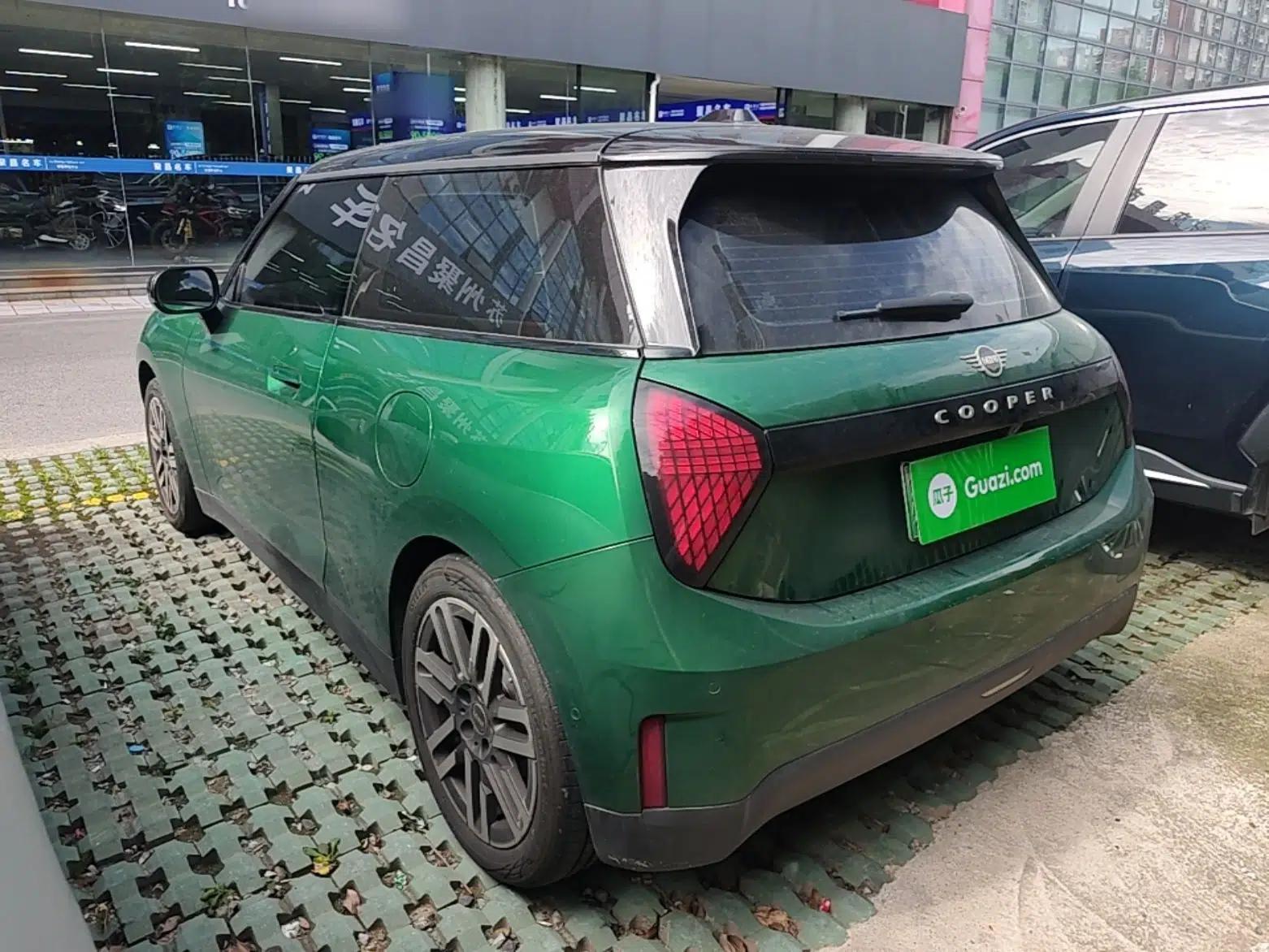MINI Electric COOPER 2024 456km COOPER E Classic Edition — миниатюра 4