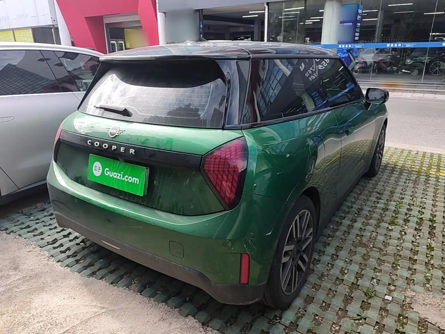 MINI Electric COOPER 2024 456km COOPER E Classic Edition — миниатюра 6