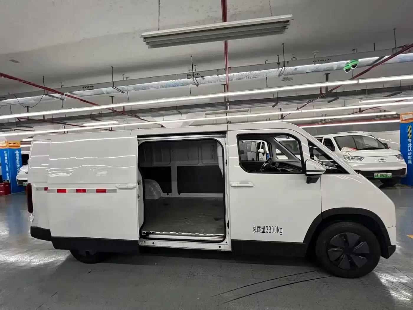 Fengjing i 2025 i9 Professional Logistics Long Wheelbase Front-Wheel Drive Aiek 51.52kWh Smart Edition Flat Roof Single Tire 2 Seats — миниатюра 5