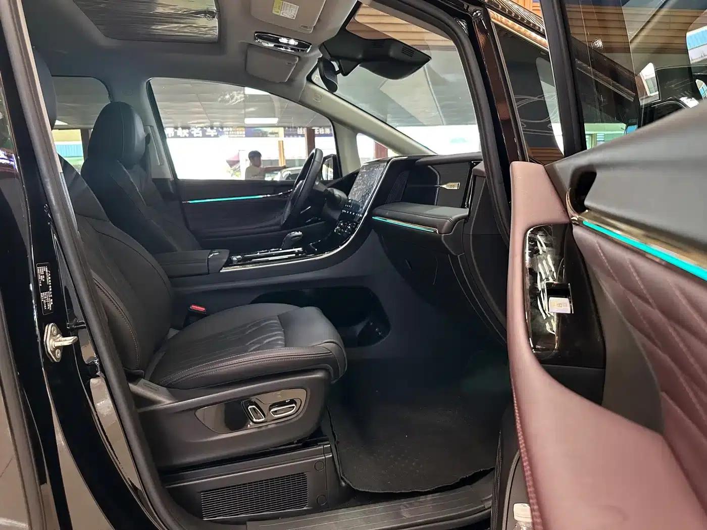 Trumpchi M8 2024 Master Series 400T Supreme Edition — миниатюра 10