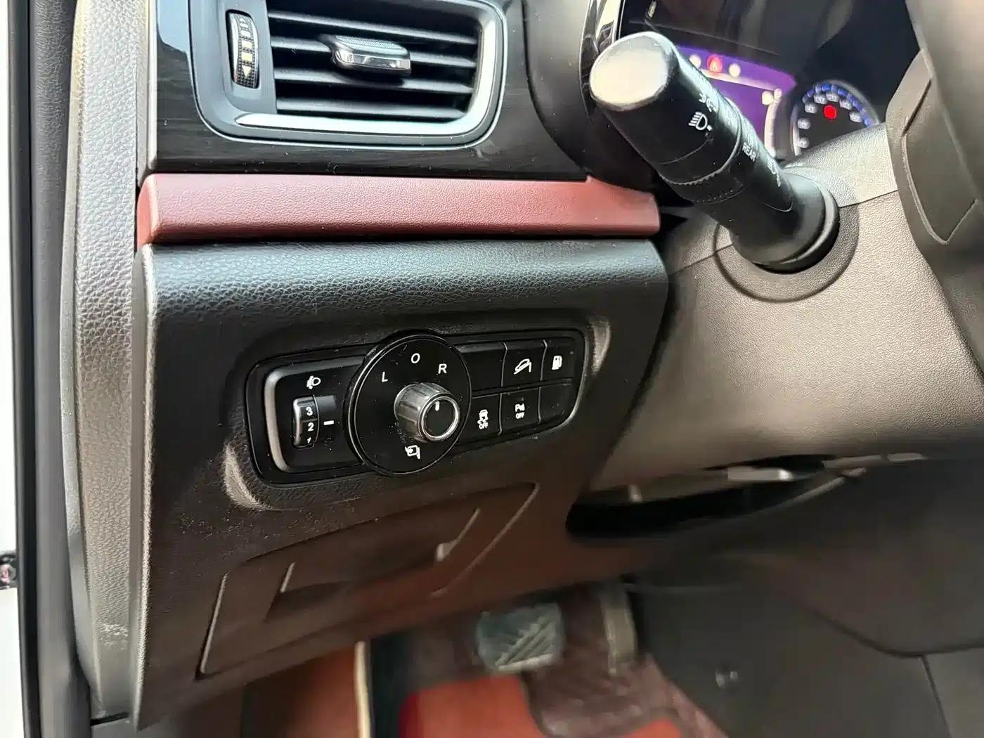Trumpchi GS8 2017 320T 2WD Luxury Edition (7-seater) — миниатюра 14