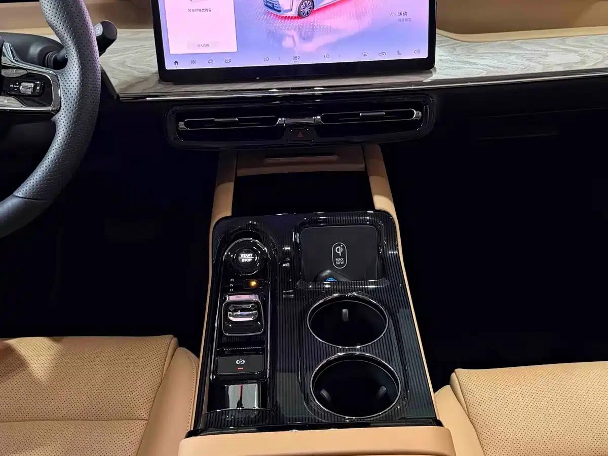 Trumpchi E8 PHEV 2024 Model 150km Dragon Glory+ — миниатюра 11