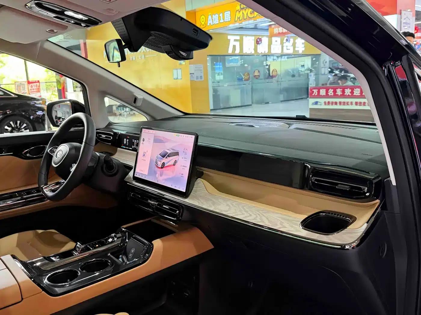 Trumpchi E8 PHEV 2024 Model 150km Dragon Glory+ — миниатюра 24