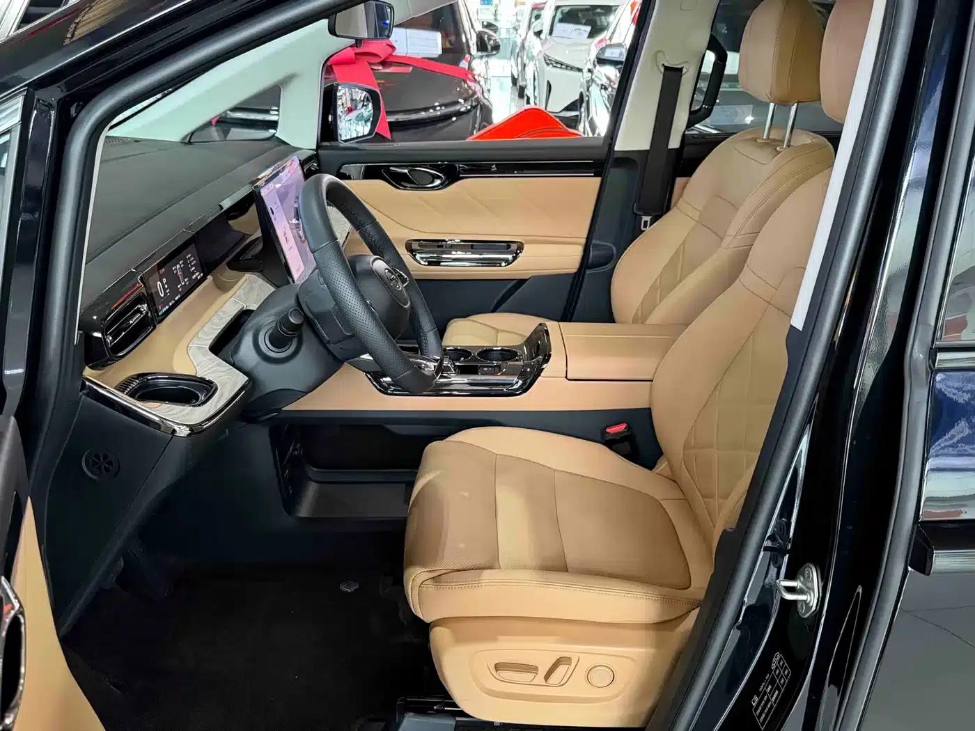 Trumpchi E8 PHEV 2024 Model 150km Dragon Glory+ — миниатюра 4