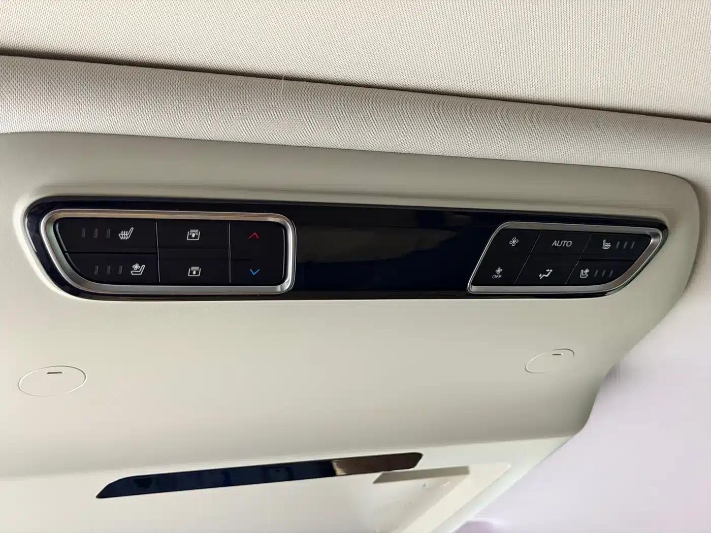 Trumpchi E8 PHEV 2024 Model 150km Dragon Soaring Starry Night+ — миниатюра 18