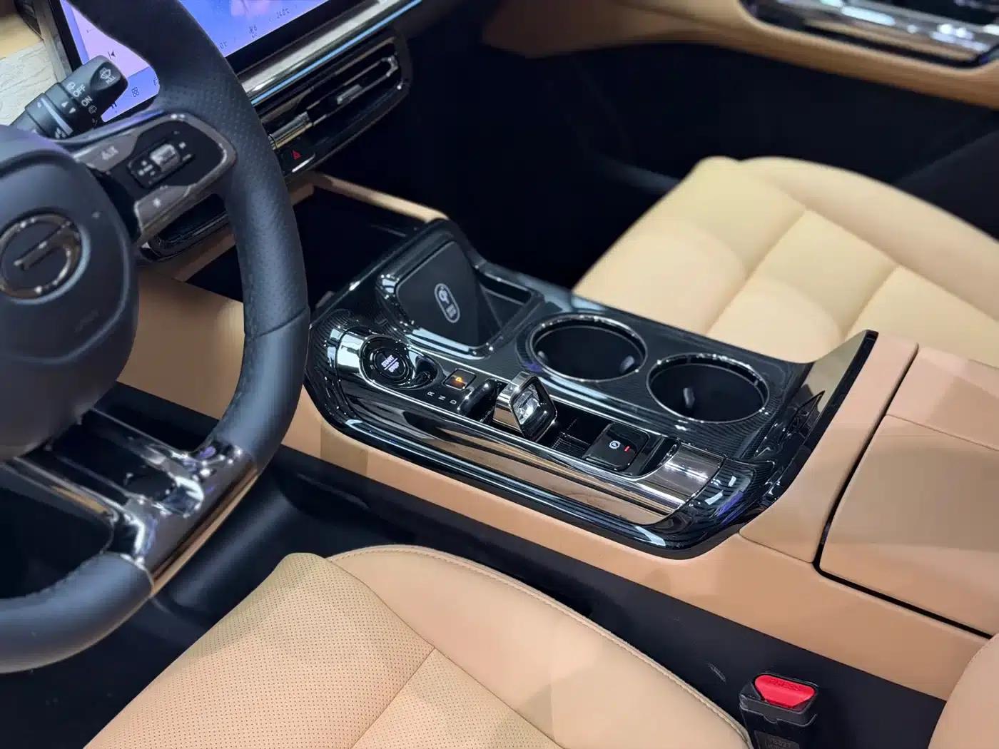 Trumpchi E8 PHEV 2024 Model 150km Dragon Soaring Starry Night+ — миниатюра 9