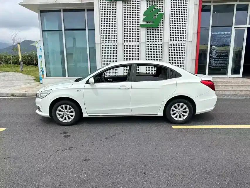 Trumpchi GA3S Vision 2016 200T Manual Elite Edition — миниатюра 5