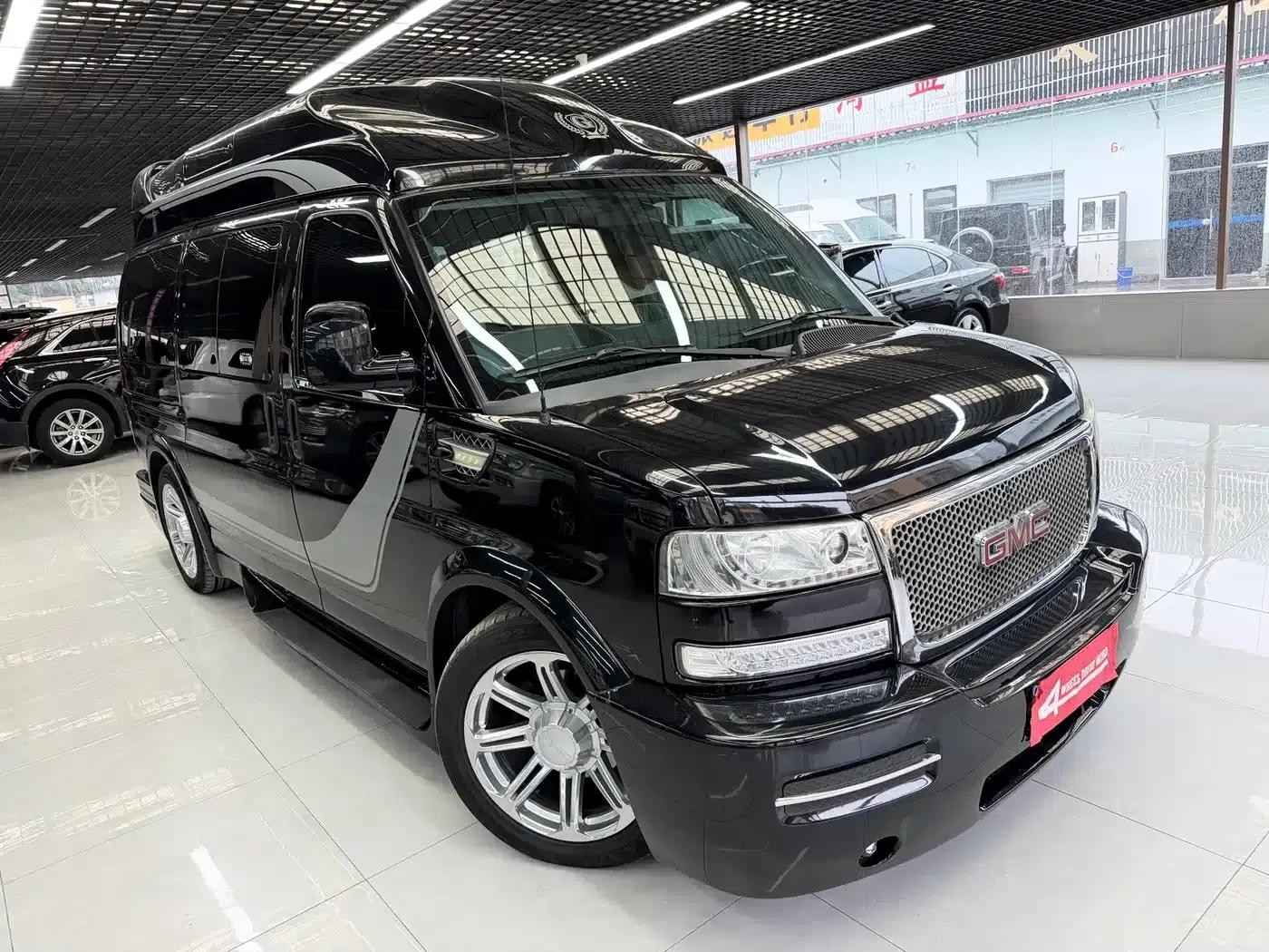 2016 SAVANA 5.3L G660S 4WD Elegant Panoramic Edition — миниатюра 1
