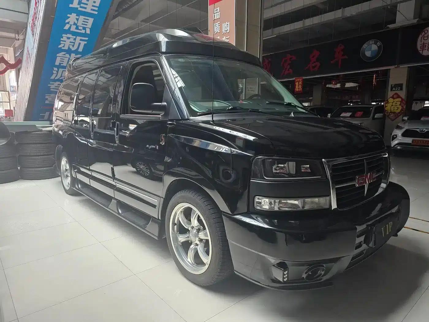 2013 SAVANA 5.3L AWD Executive Class — миниатюра 3