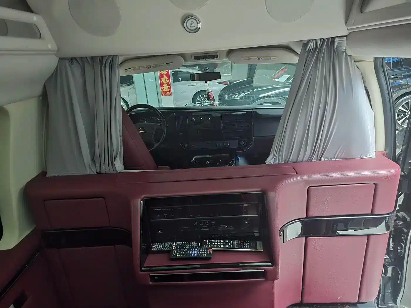 2013 SAVANA 5.3L AWD Executive Class — миниатюра 4